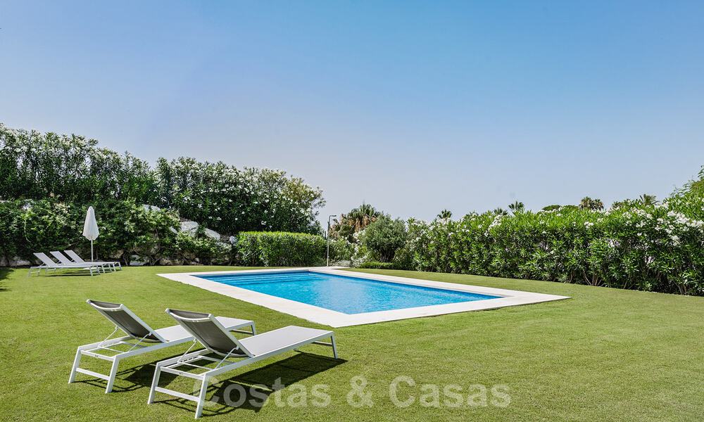 Moderna villa de lujo en venta en una comunidad privada en Nueva Andalucía, Marbella 39399