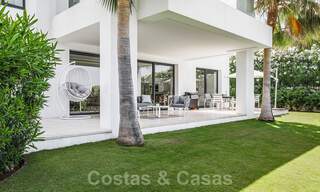 Moderna villa de lujo en venta en una comunidad privada en Nueva Andalucía, Marbella 39401 