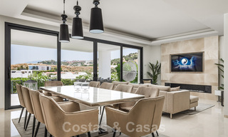 Moderna villa de lujo en venta en una comunidad privada en Nueva Andalucía, Marbella 39404 
