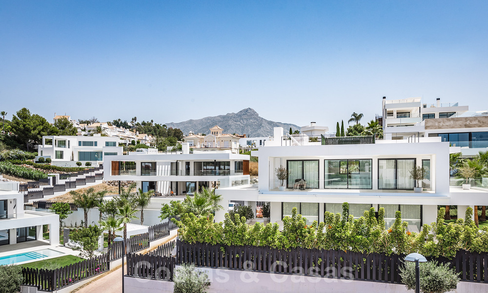 Moderna villa de lujo en venta en una comunidad privada en Nueva Andalucía, Marbella 39405