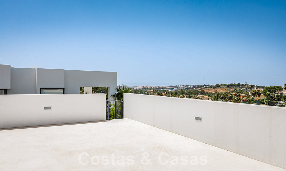 Moderna villa de lujo en venta en una comunidad privada en Nueva Andalucía, Marbella 39406