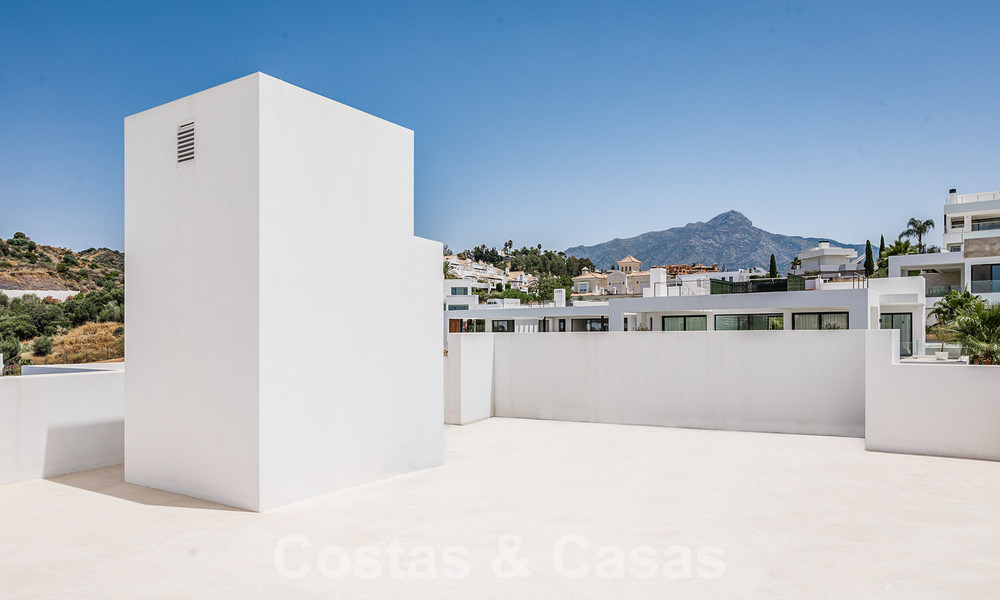 Moderna villa de lujo en venta en una comunidad privada en Nueva Andalucía, Marbella 39408