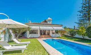 Villa Andaluza en venta en una urbanización situada en la Milla de Oro de Marbella 39425 
