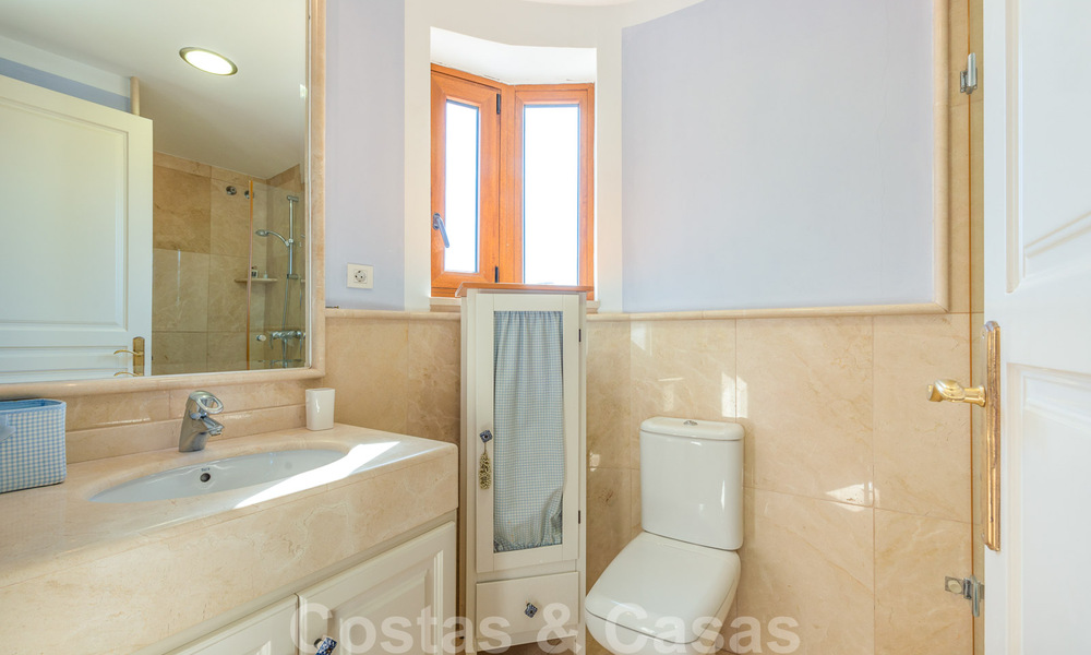 Villa Andaluza en venta en una urbanización situada en la Milla de Oro de Marbella 39427