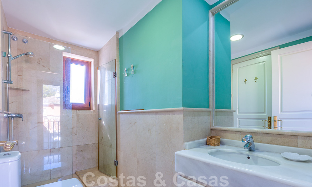 Villa Andaluza en venta en una urbanización situada en la Milla de Oro de Marbella 39429