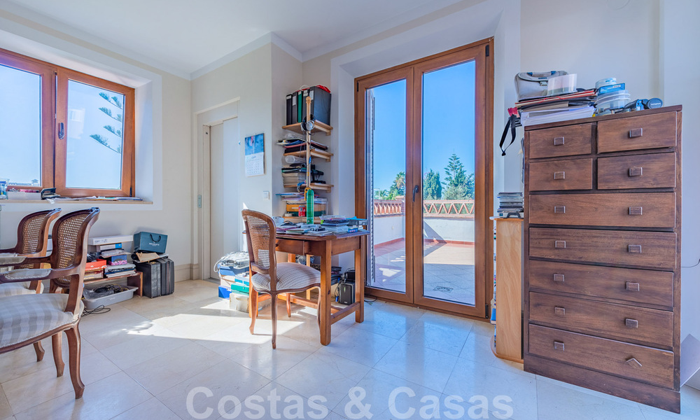 Villa Andaluza en venta en una urbanización situada en la Milla de Oro de Marbella 39430