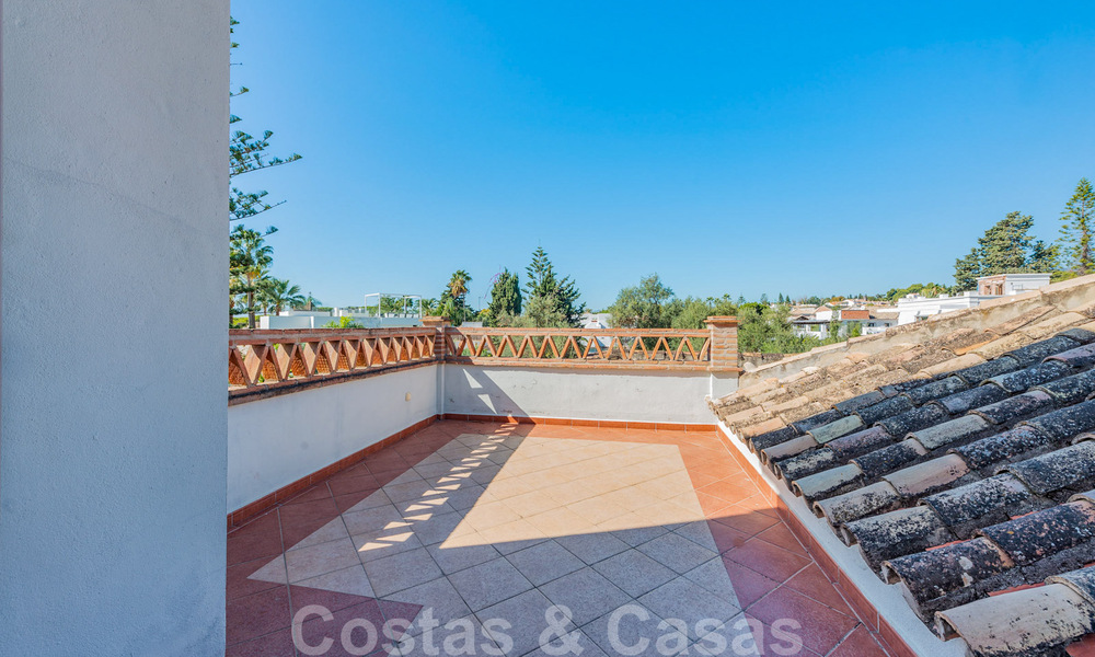 Villa Andaluza en venta en una urbanización situada en la Milla de Oro de Marbella 39431