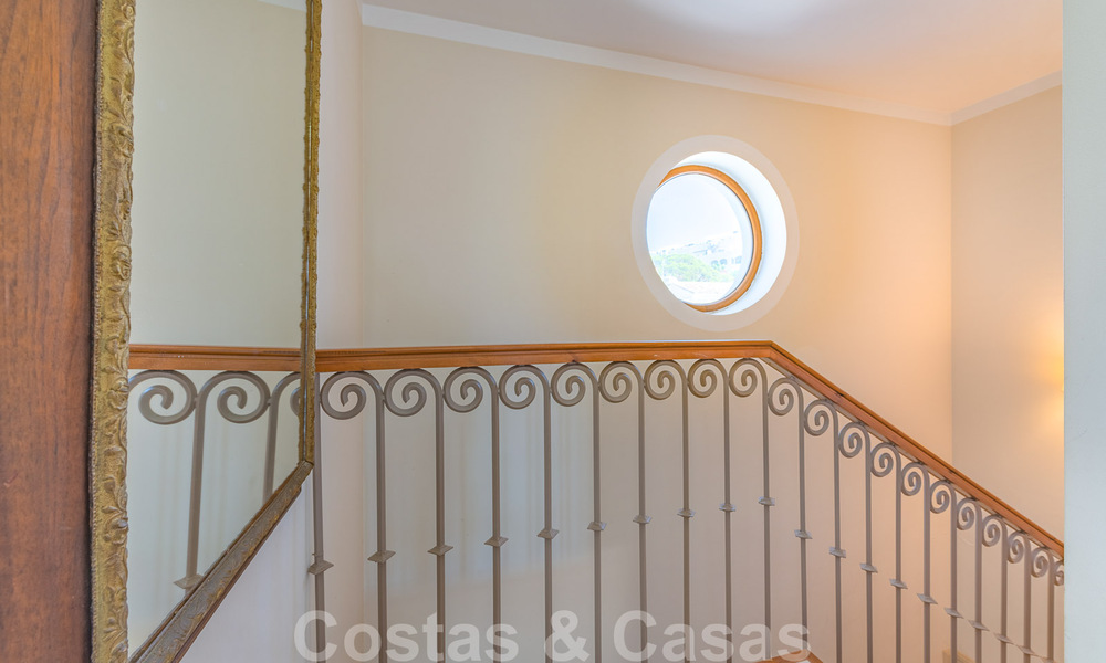 Villa Andaluza en venta en una urbanización situada en la Milla de Oro de Marbella 39432