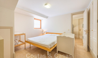 Villa Andaluza en venta en una urbanización situada en la Milla de Oro de Marbella 39433 