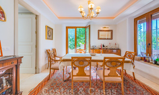 Villa Andaluza en venta en una urbanización situada en la Milla de Oro de Marbella 39437 