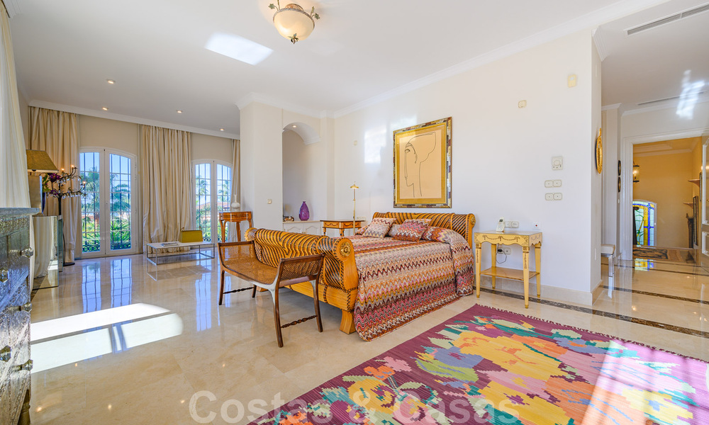 Villa de estilo español en venta en la cotizada zona de playa de Bahía en Marbella 39449