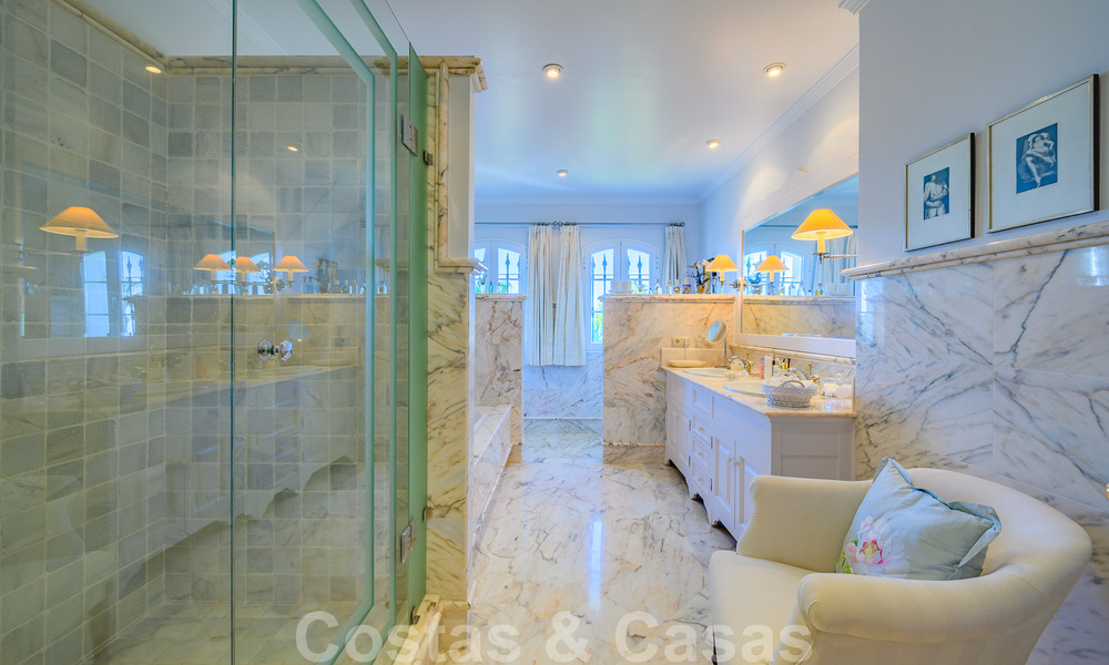 Villa de estilo español en venta en la cotizada zona de playa de Bahía en Marbella 39451
