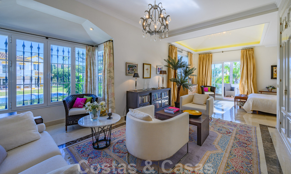 Villa de estilo español en venta en la cotizada zona de playa de Bahía en Marbella 39452
