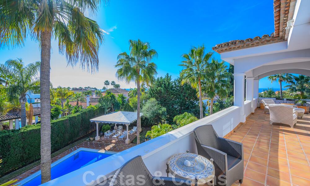 Villa de estilo español en venta en la cotizada zona de playa de Bahía en Marbella 39454