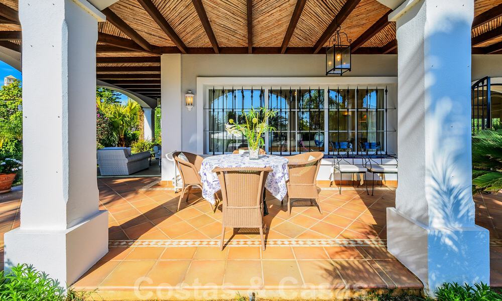 Villa de estilo español en venta en la cotizada zona de playa de Bahía en Marbella 39464