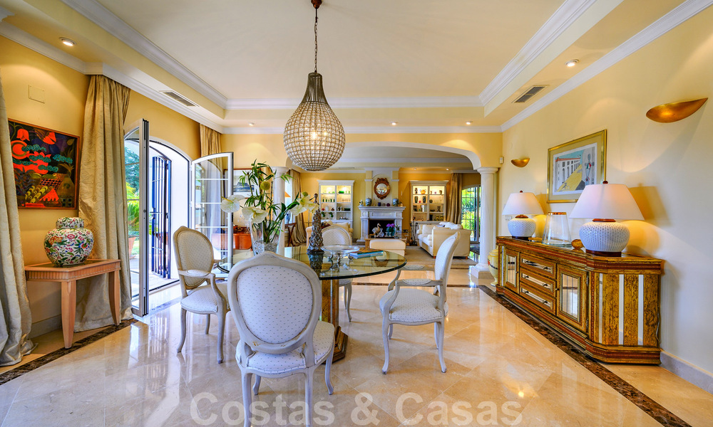 Villa de estilo español en venta en la cotizada zona de playa de Bahía en Marbella 39466