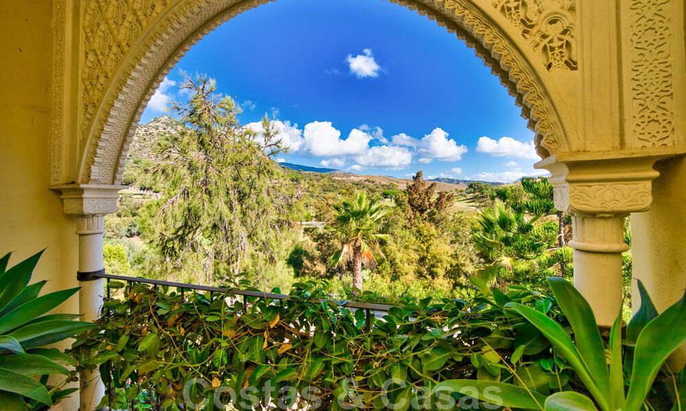 Villa de estilo Alhambra en venta en el exclusivo Marbella Club Golf Resort en Benahavis 39513
