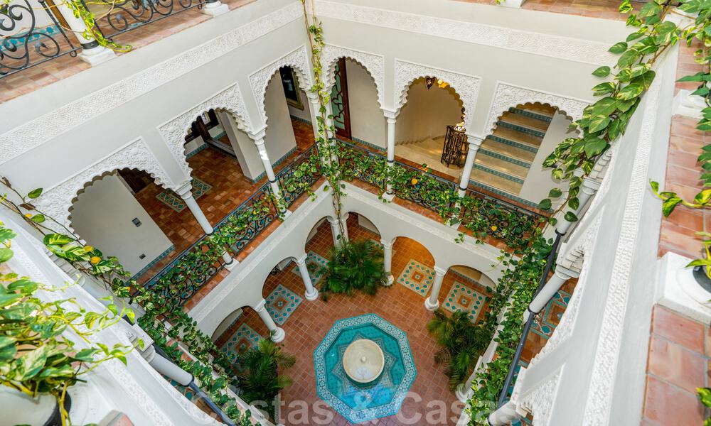 Villa de estilo Alhambra en venta en el exclusivo Marbella Club Golf Resort en Benahavis 39521