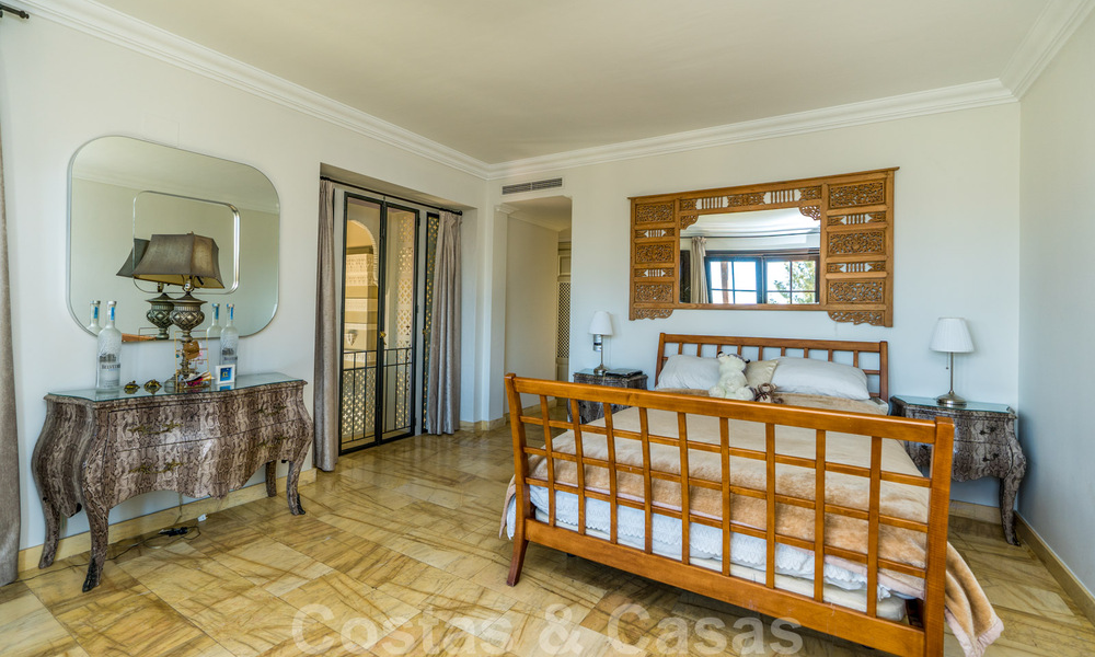Villa de estilo Alhambra en venta en el exclusivo Marbella Club Golf Resort en Benahavis 39522