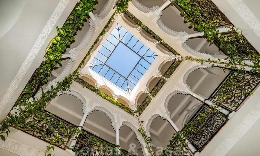 Villa de estilo Alhambra en venta en el exclusivo Marbella Club Golf Resort en Benahavis 39526