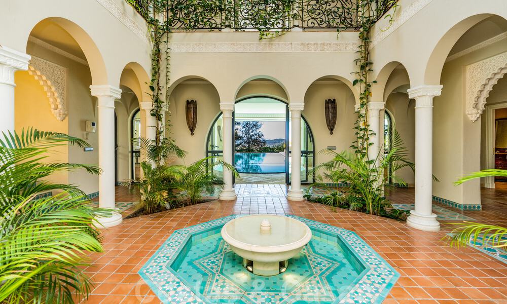 Villa de estilo Alhambra en venta en el exclusivo Marbella Club Golf Resort en Benahavis 39528