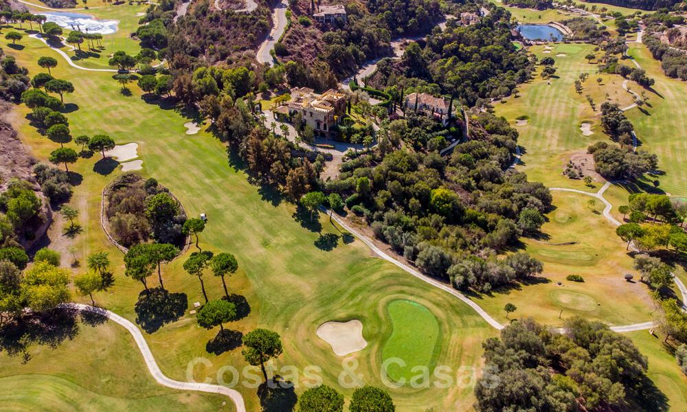 Villa de estilo Alhambra en venta en el exclusivo Marbella Club Golf Resort en Benahavis 39535