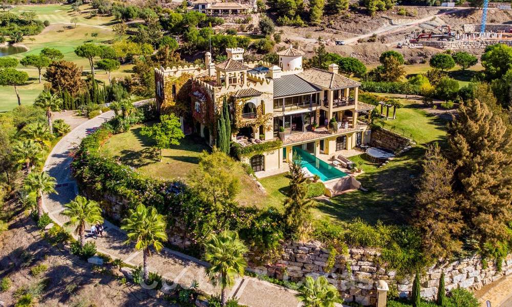 Villa de estilo Alhambra en venta en el exclusivo Marbella Club Golf Resort en Benahavis 39536