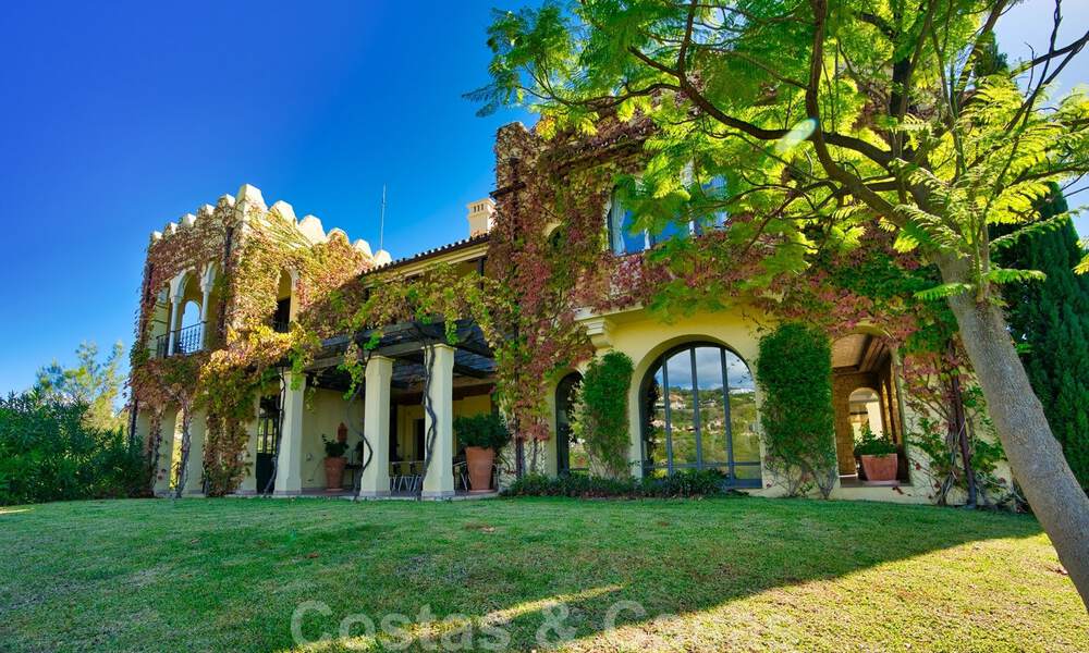 Villa de estilo Alhambra en venta en el exclusivo Marbella Club Golf Resort en Benahavis 39540