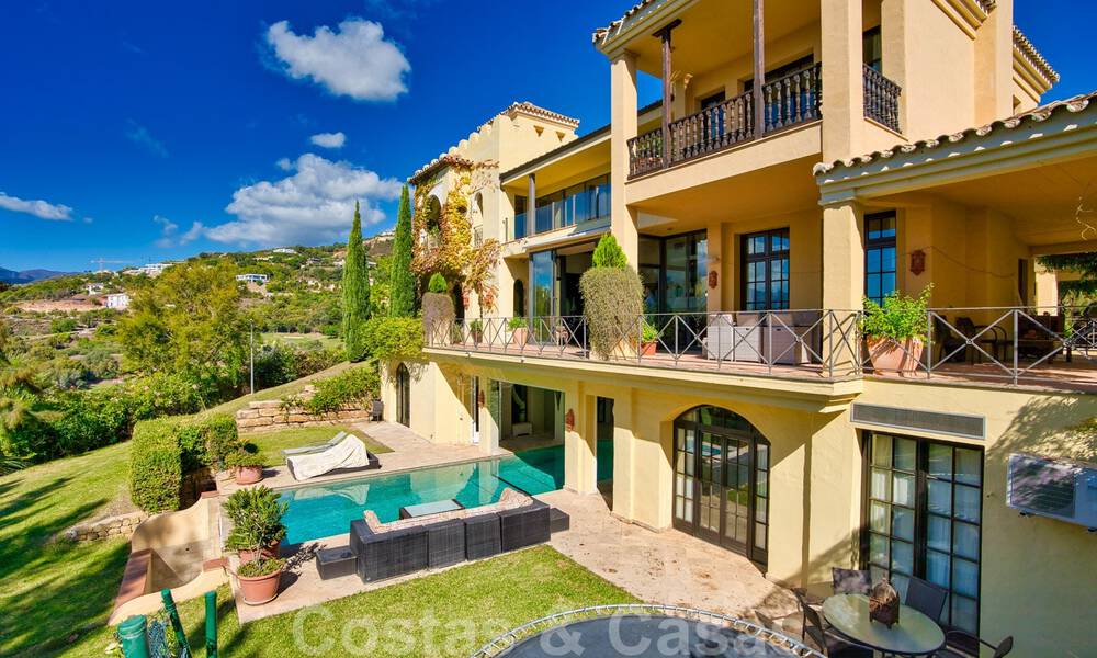 Villa de estilo Alhambra en venta en el exclusivo Marbella Club Golf Resort en Benahavis 39542
