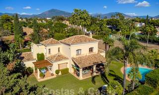 Villa de lujo de estilo mediterráneo en venta a poca distancia de la playa, campo de golf y servicios en la prestigiosa Guadalmina Baja en Marbella 39561 