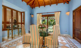 Villa de lujo de estilo mediterráneo en venta a poca distancia de la playa, campo de golf y servicios en la prestigiosa Guadalmina Baja en Marbella 39563 