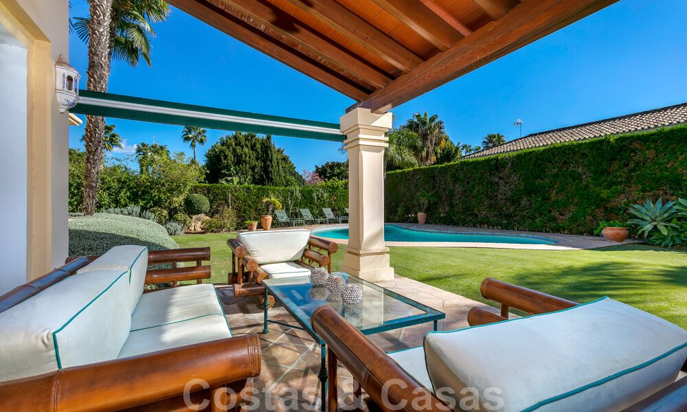 Villa de lujo de estilo mediterráneo en venta a poca distancia de la playa, campo de golf y servicios en la prestigiosa Guadalmina Baja en Marbella 39576