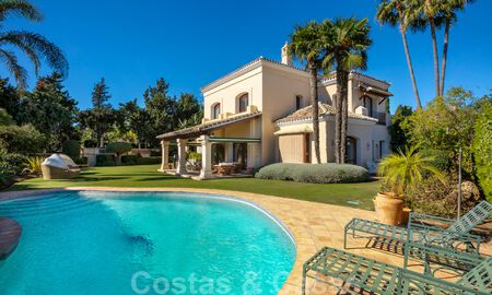 Villa de lujo de estilo mediterráneo en venta a poca distancia de la playa, campo de golf y servicios en la prestigiosa Guadalmina Baja en Marbella 39580