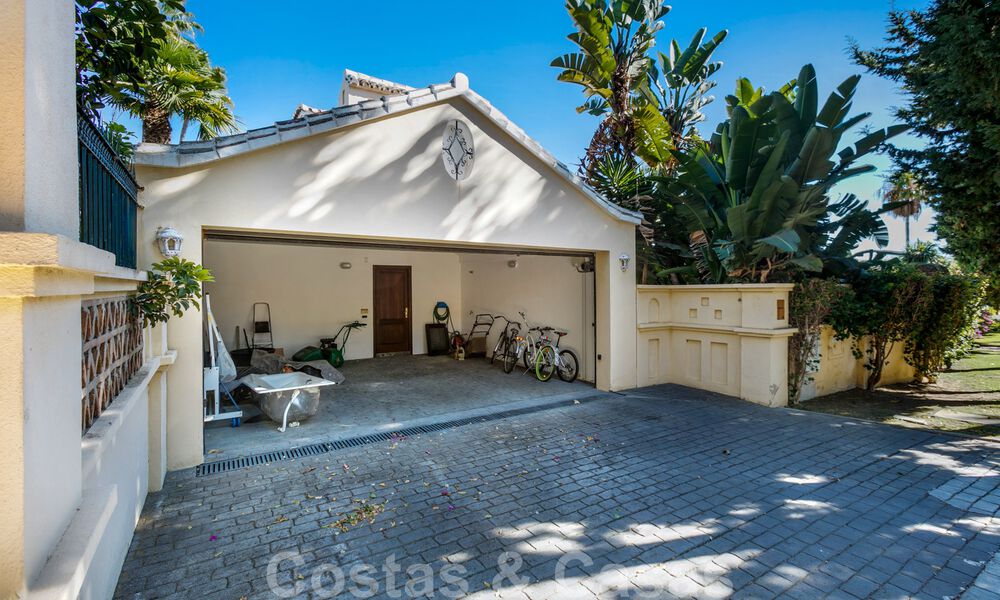 Villa de lujo de estilo mediterráneo en venta a poca distancia de la playa, campo de golf y servicios en la prestigiosa Guadalmina Baja en Marbella 39584