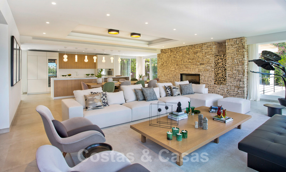 Renovada y espaciosa villa de lujo en venta de estilo mediterráneo con diseño moderno y contemporáneo en Nueva Andalucía, Marbella 39588
