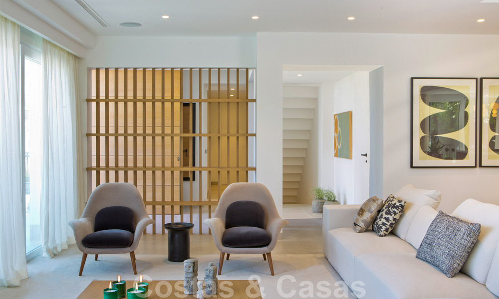 Renovada y espaciosa villa de lujo en venta de estilo mediterráneo con diseño moderno y contemporáneo en Nueva Andalucía, Marbella 39589