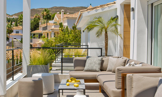 Renovada y espaciosa villa de lujo en venta de estilo mediterráneo con diseño moderno y contemporáneo en Nueva Andalucía, Marbella 39592 