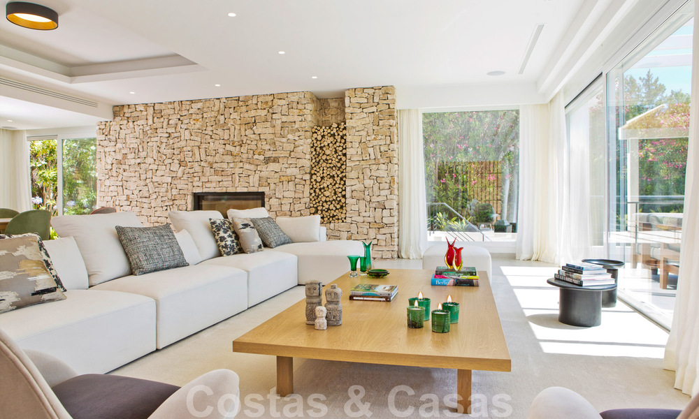 Renovada y espaciosa villa de lujo en venta de estilo mediterráneo con diseño moderno y contemporáneo en Nueva Andalucía, Marbella 39594