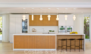 Renovada y espaciosa villa de lujo en venta de estilo mediterráneo con diseño moderno y contemporáneo en Nueva Andalucía, Marbella 39596 