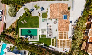 Renovada y espaciosa villa de lujo en venta de estilo mediterráneo con diseño moderno y contemporáneo en Nueva Andalucía, Marbella 39597 