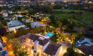 Renovada y espaciosa villa de lujo en venta de estilo mediterráneo con diseño moderno y contemporáneo en Nueva Andalucía, Marbella 39601 