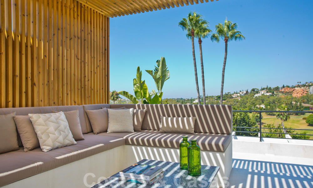 Renovada y espaciosa villa de lujo en venta de estilo mediterráneo con diseño moderno y contemporáneo en Nueva Andalucía, Marbella 39604