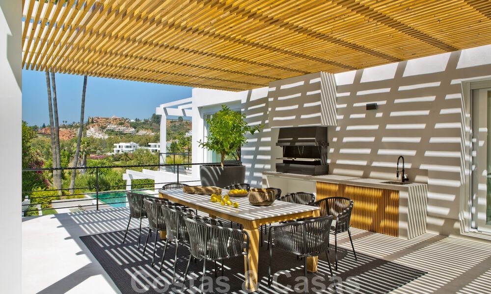 Renovada y espaciosa villa de lujo en venta de estilo mediterráneo con diseño moderno y contemporáneo en Nueva Andalucía, Marbella 39608