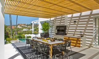 Renovada y espaciosa villa de lujo en venta de estilo mediterráneo con diseño moderno y contemporáneo en Nueva Andalucía, Marbella 39608 