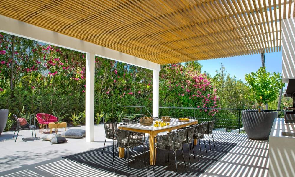 Renovada y espaciosa villa de lujo en venta de estilo mediterráneo con diseño moderno y contemporáneo en Nueva Andalucía, Marbella 39609