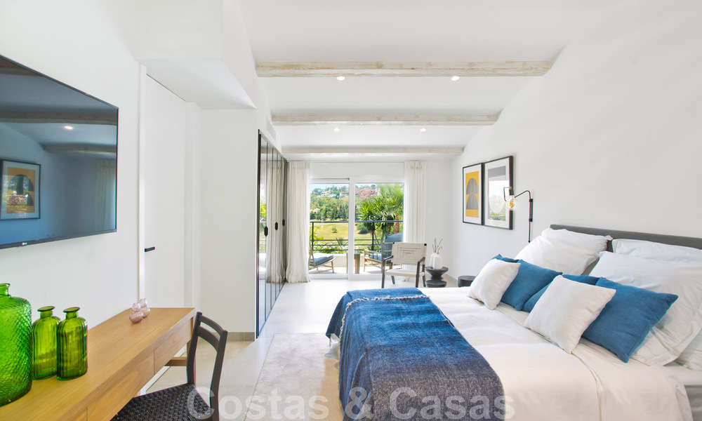 Renovada y espaciosa villa de lujo en venta de estilo mediterráneo con diseño moderno y contemporáneo en Nueva Andalucía, Marbella 39611