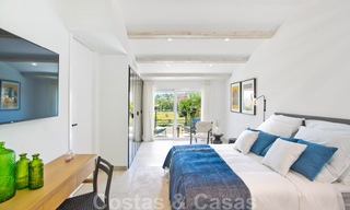 Renovada y espaciosa villa de lujo en venta de estilo mediterráneo con diseño moderno y contemporáneo en Nueva Andalucía, Marbella 39611 