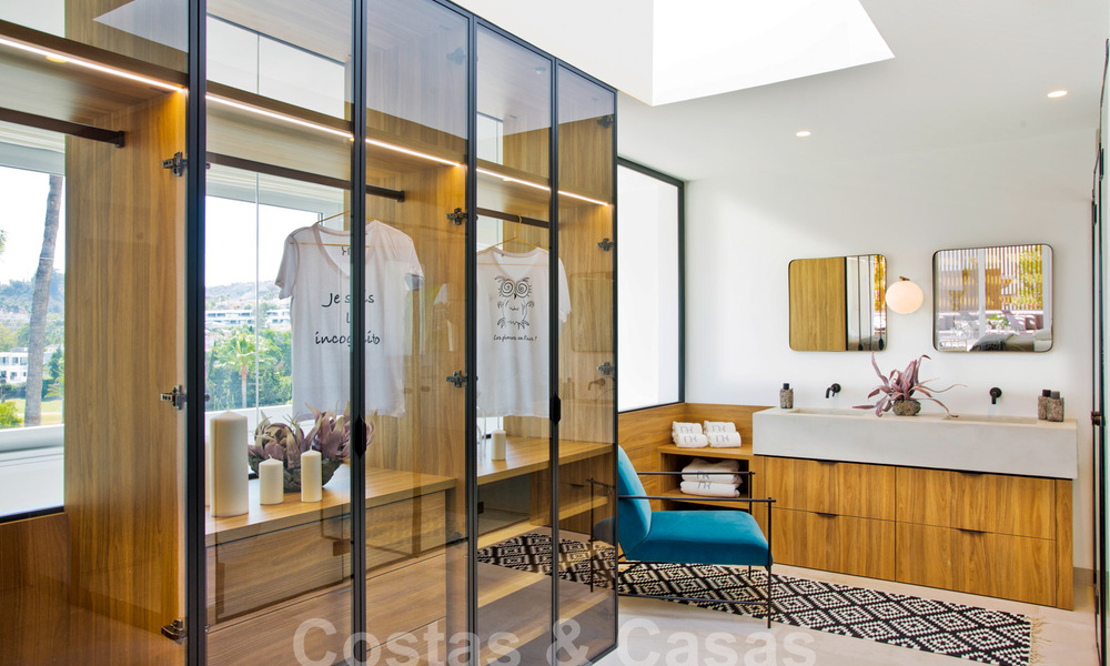 Renovada y espaciosa villa de lujo en venta de estilo mediterráneo con diseño moderno y contemporáneo en Nueva Andalucía, Marbella 39615