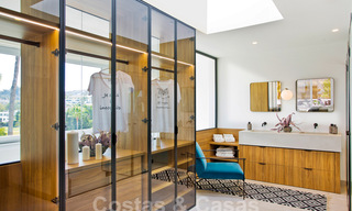 Renovada y espaciosa villa de lujo en venta de estilo mediterráneo con diseño moderno y contemporáneo en Nueva Andalucía, Marbella 39615 