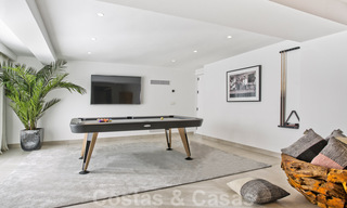 Renovada y espaciosa villa de lujo en venta de estilo mediterráneo con diseño moderno y contemporáneo en Nueva Andalucía, Marbella 39618 